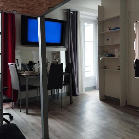 Studio Charmant A Place De Clichy Paris Exterior foto