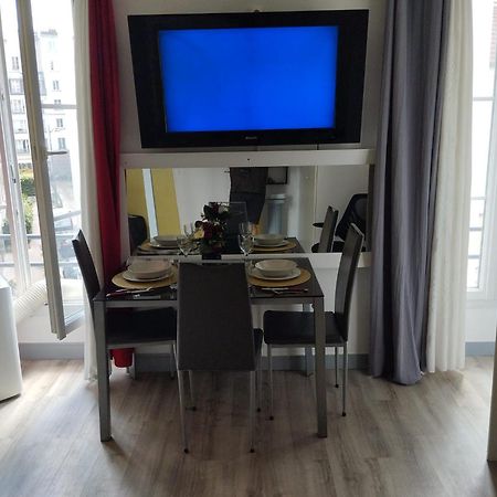 Studio Charmant A Place De Clichy Paris Exterior foto